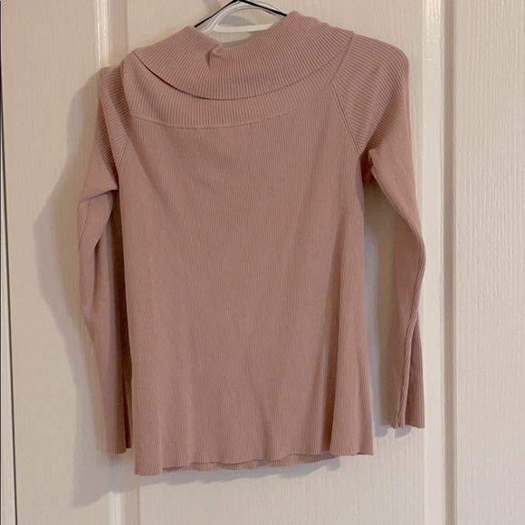 Pink off the shoulder sweater - Picture 2 of 2